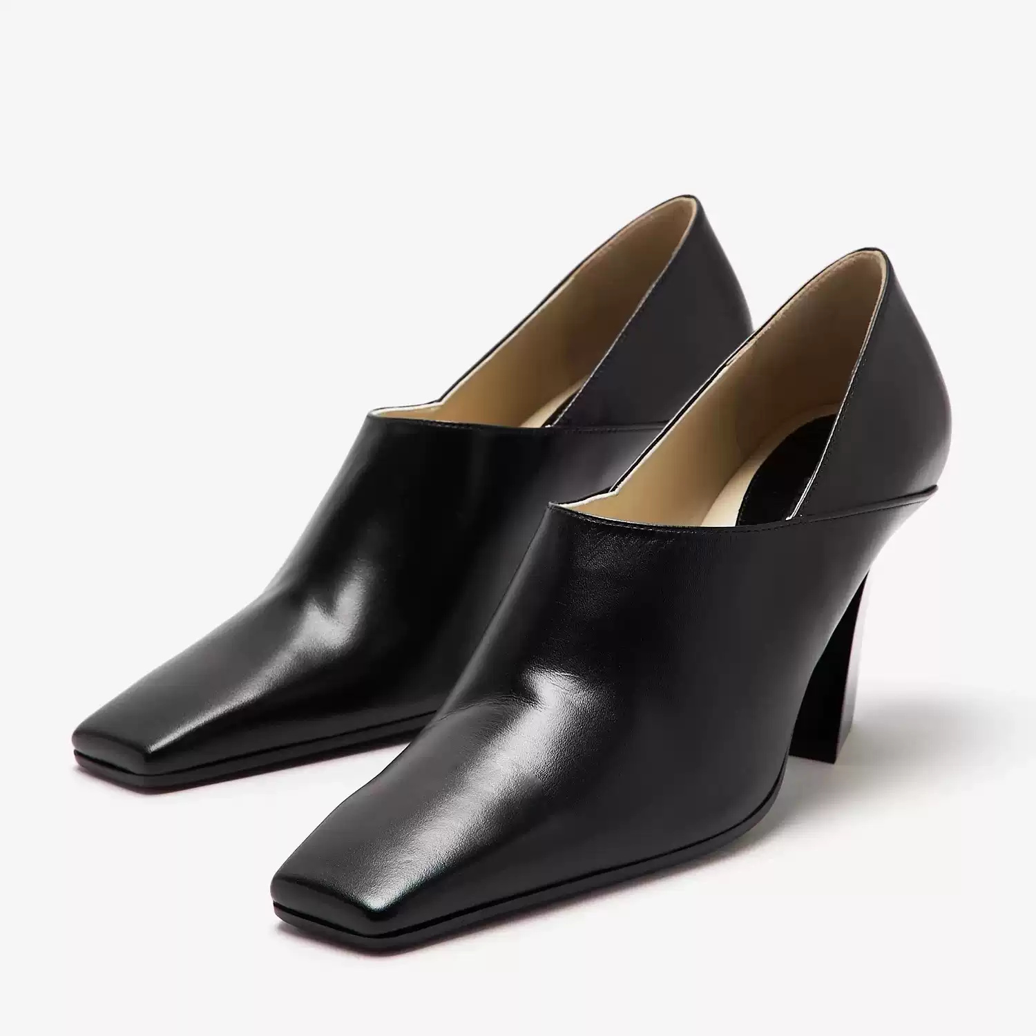 Women Formal Office Wear Shoes - รองเท้าส้นหนาหัวเหลี่ยมหนังสีดำสำหรับผู้หญิง แบบสวม ทรงวีคัท เหมาะสำหรับใส่ทำงาน โอกาสทางการ หรือใส่แบบเรียบง่าย
