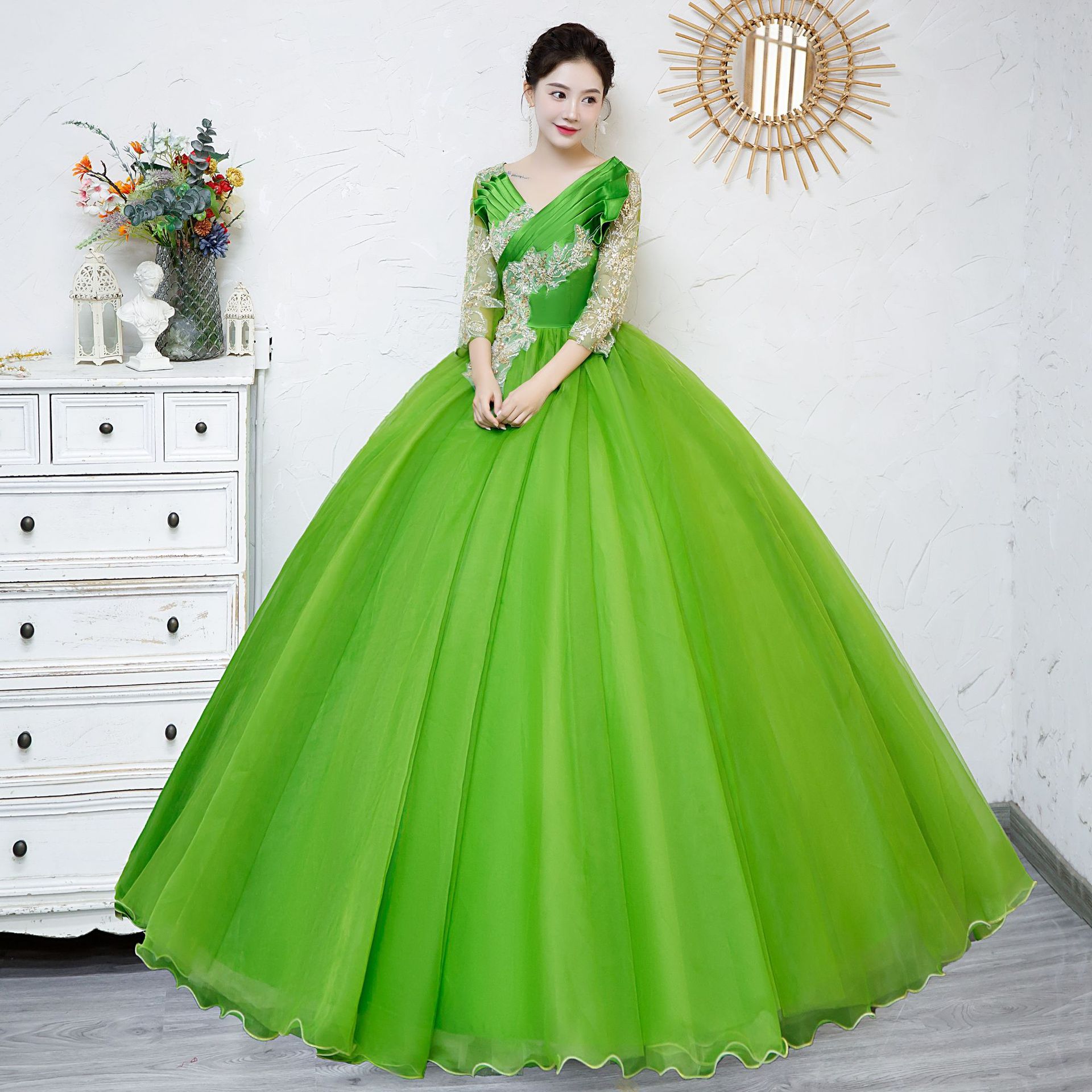 ชุดเดรสงานพรอมสำหรับงานกาล่าสำ - Women Formal Wear Photoshoot บทวิจารณ์และราคา