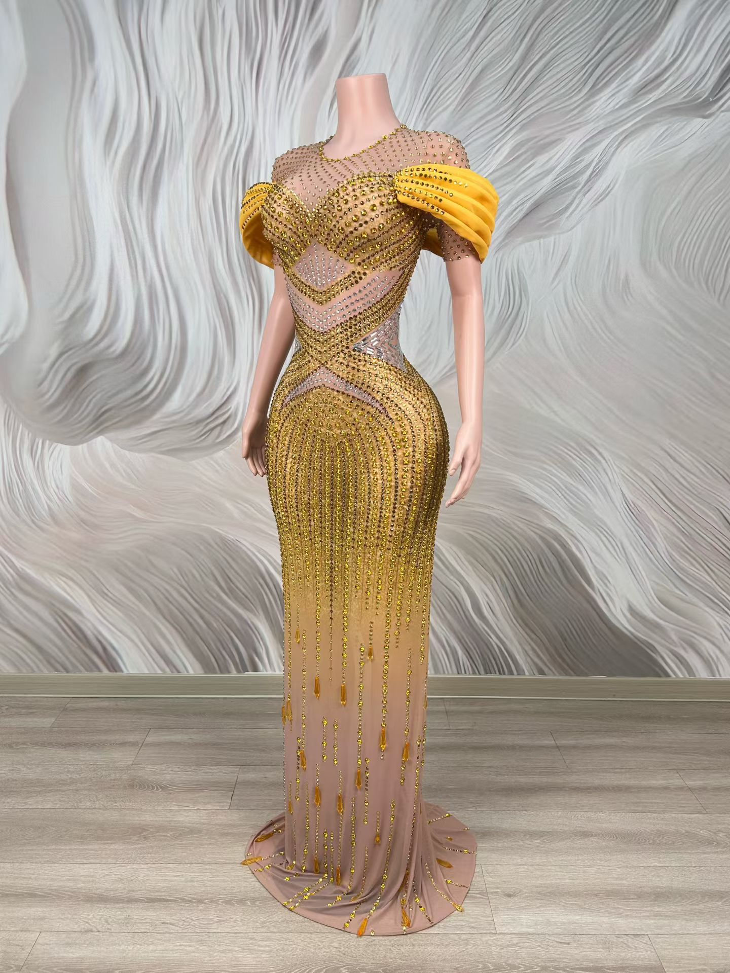 ชุดเดรสยาวแบบเป็นทางการสำหรับผ - Women Formal Wear Photoshoot บทวิจารณ์และราคา
