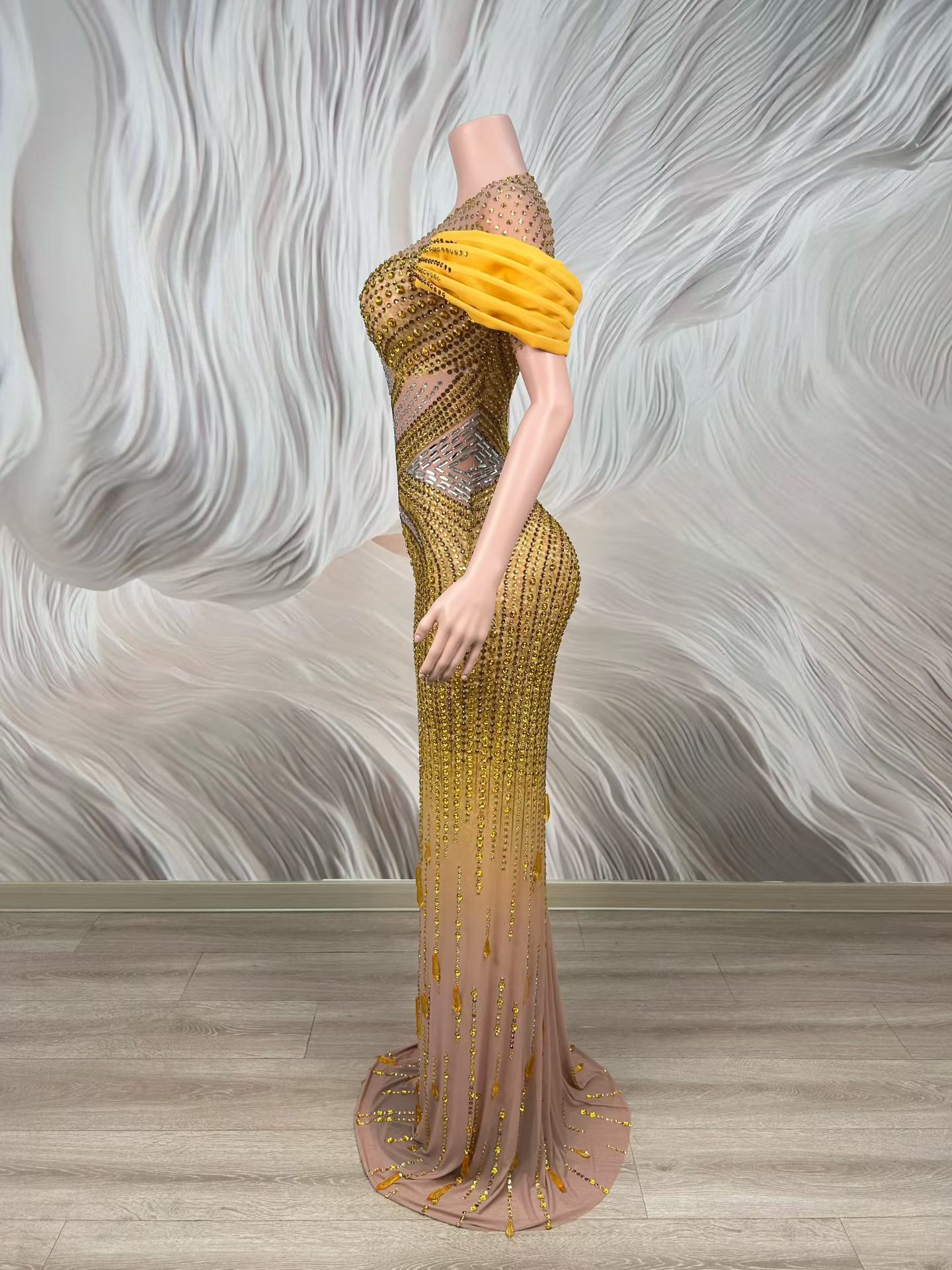 ชุดเดรสยาวแบบเป็นทางการสำหรับผ - Women Formal Wear Photoshoot บทวิจารณ์และราคา
