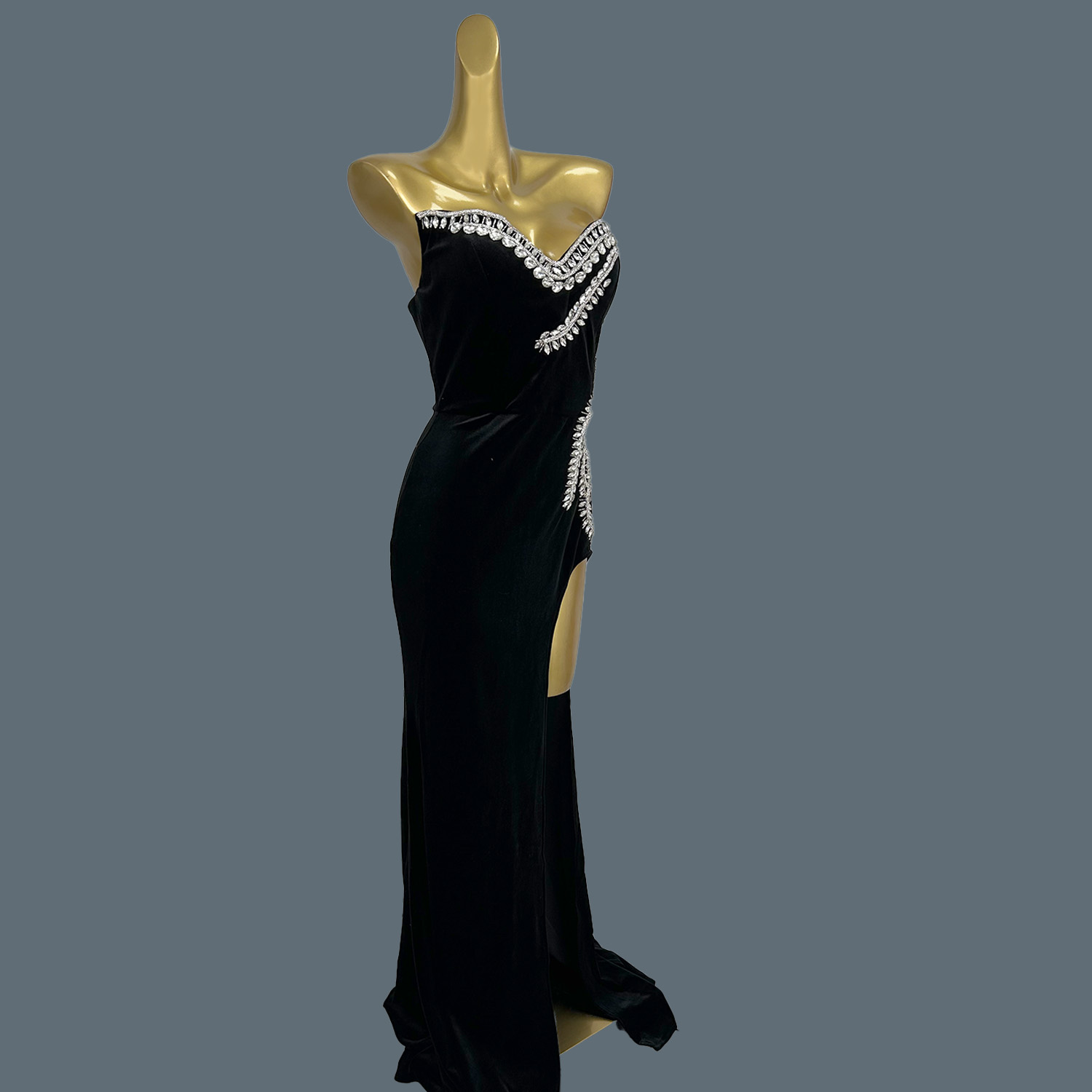 ชุดเดรสกำมะหยี่สีดำยาวถึงพื้น  - Women Formal Wear Photoshoot บทวิจารณ์และราคา