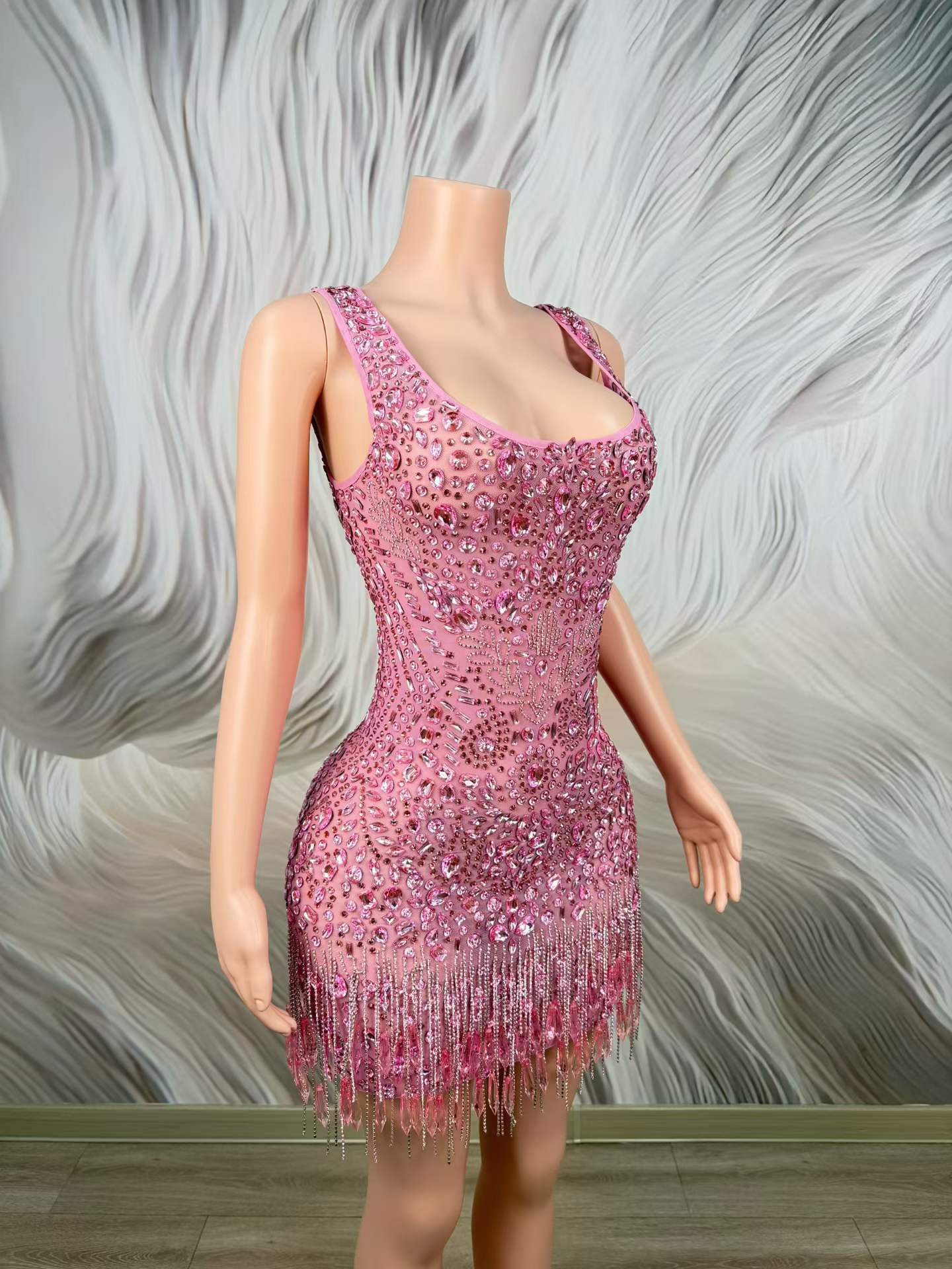 ชุดเดรสหรูหราประดับคริสตัลสีชม - Women Formal Wear Photoshoot บทวิจารณ์และราคา