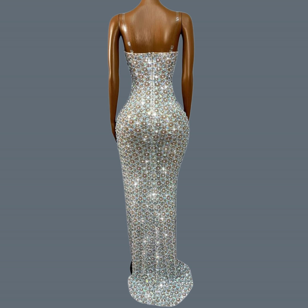 ชุดเดรสยาวแบบไม่มีสาย คอวีลึก  - Women Formal Wear Photoshoot บทวิจารณ์และราคา