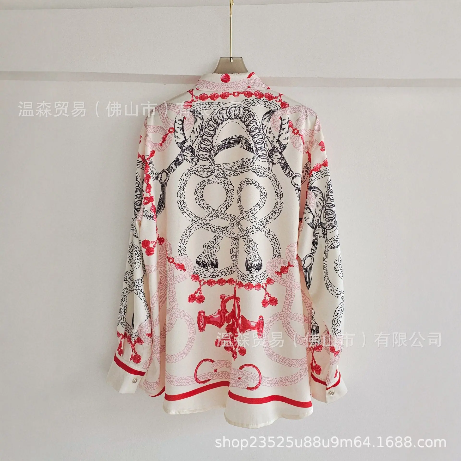 ชุดเซ็ตสองชิ้นลายพิมพ์สไตล์ฝรั - Silk Blouse Button บทวิจารณ์และราคา